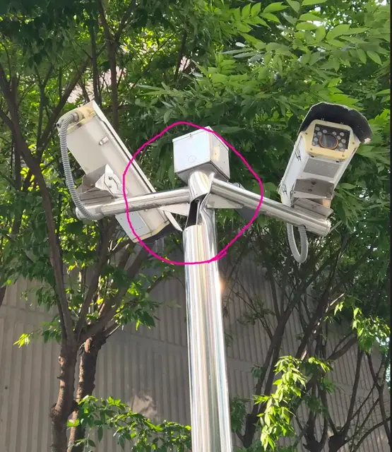 오산 공장 출입구 CCTV 기둥 수리 현장 사진